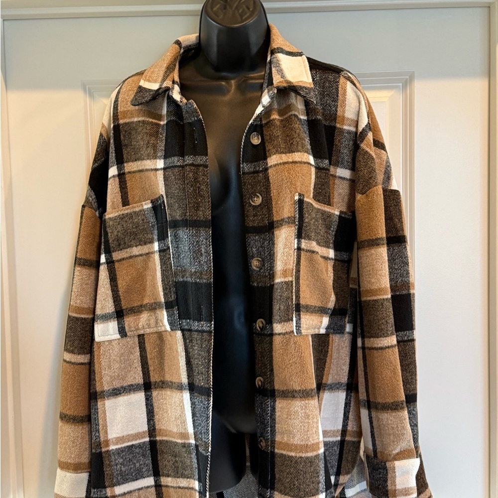 Women's Oversized Plaid Shirt Jacket in Black and Brown